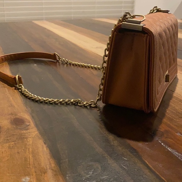 Brown crossbody, lightweight and a neutral color - Picture 3 of 3